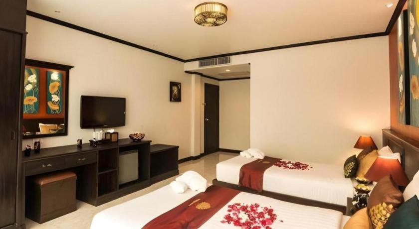 Tanawan Phuket Hotel 3*