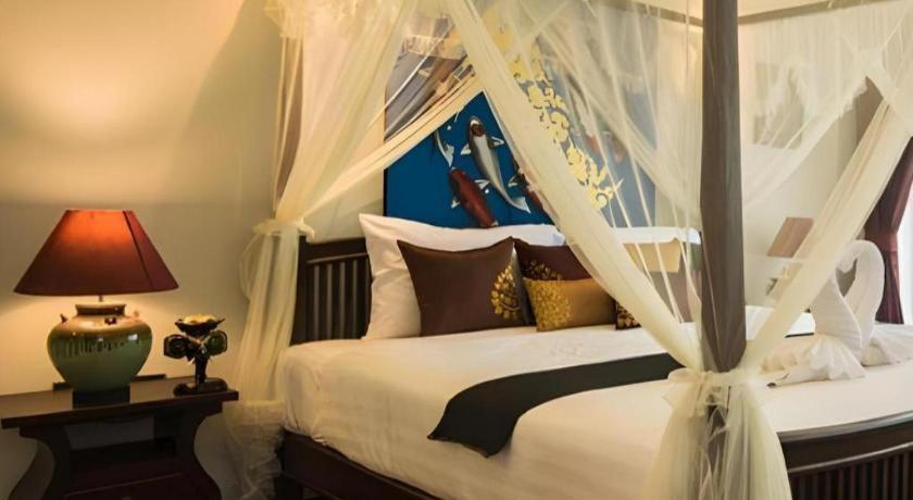 Tanawan Phuket Hotel 3*