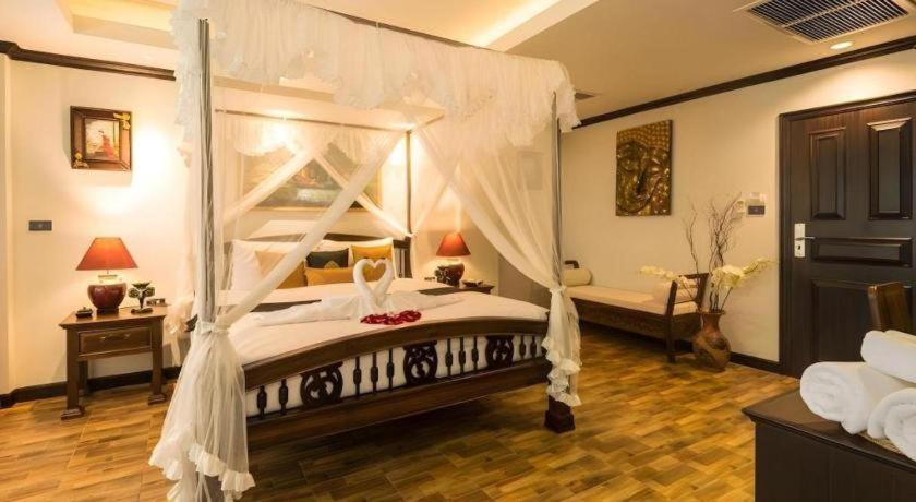 Tanawan Phuket Hotel